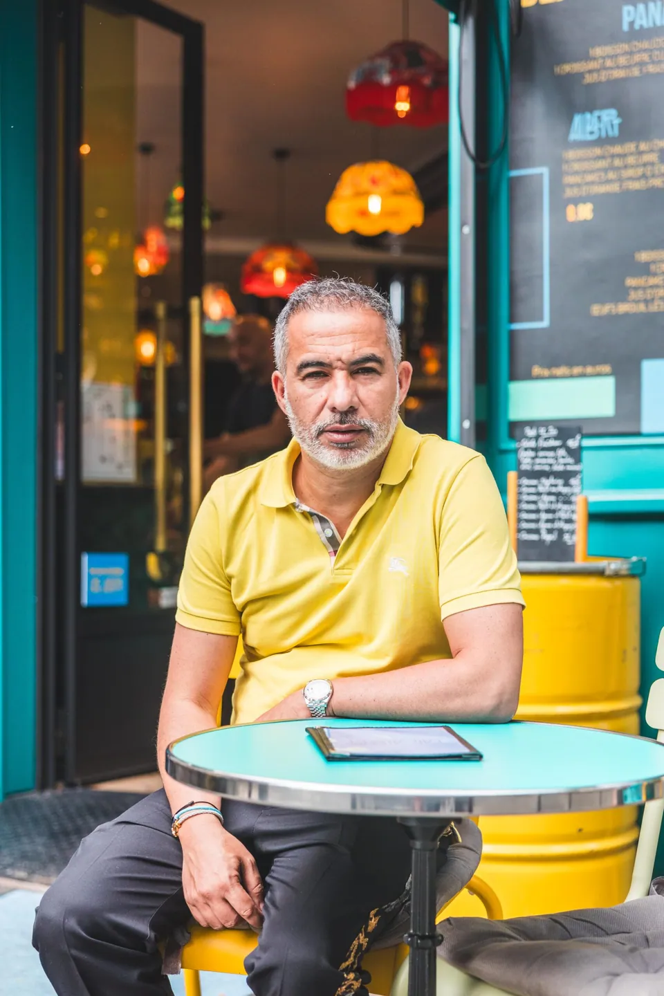 Albert, sur la terrasse du Café Albert